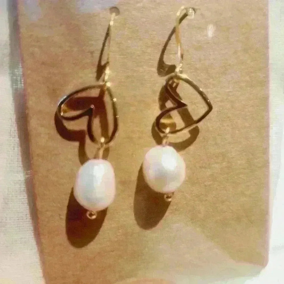 Jewelry - 18kgold plated heart shaped and  fresh water pearl earrings
